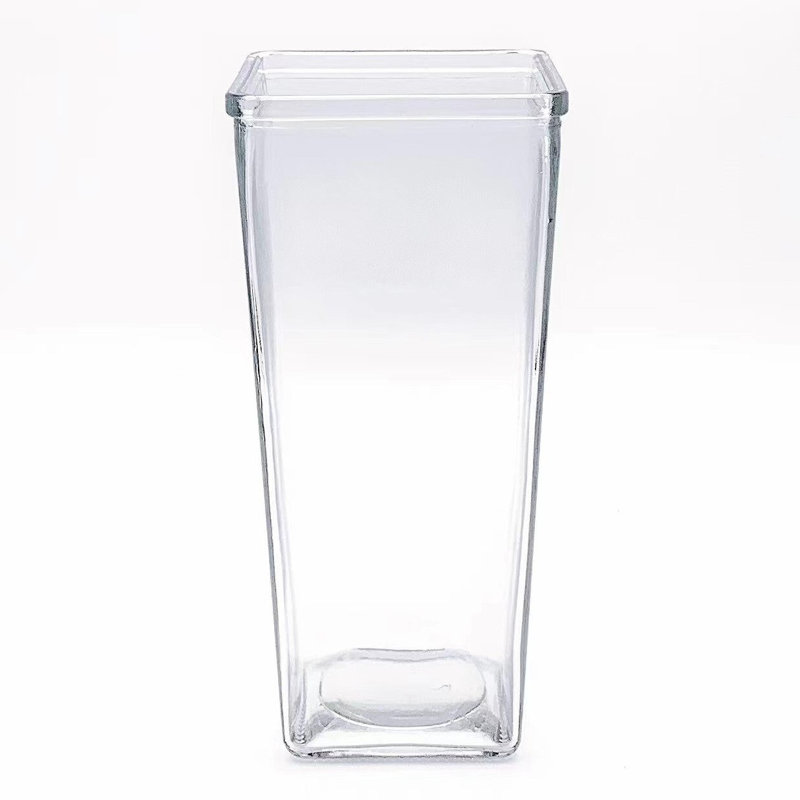 Vase carré en verre