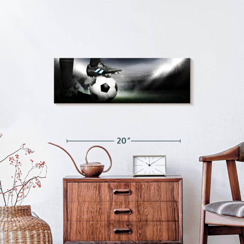 Crampons sur ballon de soccer sur toile, H 8 po x l 24 po x P 1 po