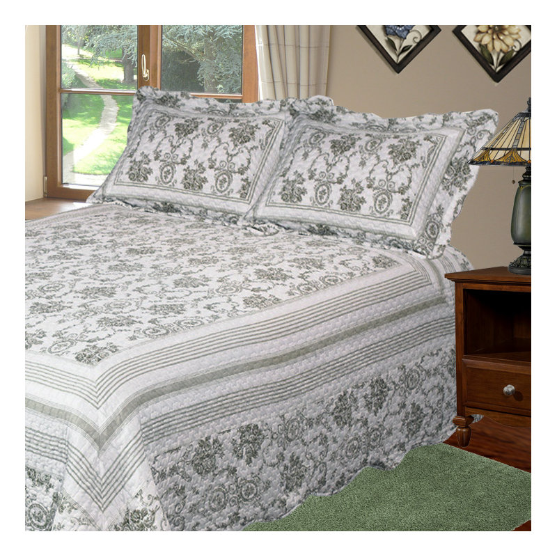 Green Wisteria 3 Piece Reversible Quilt Set, Queen