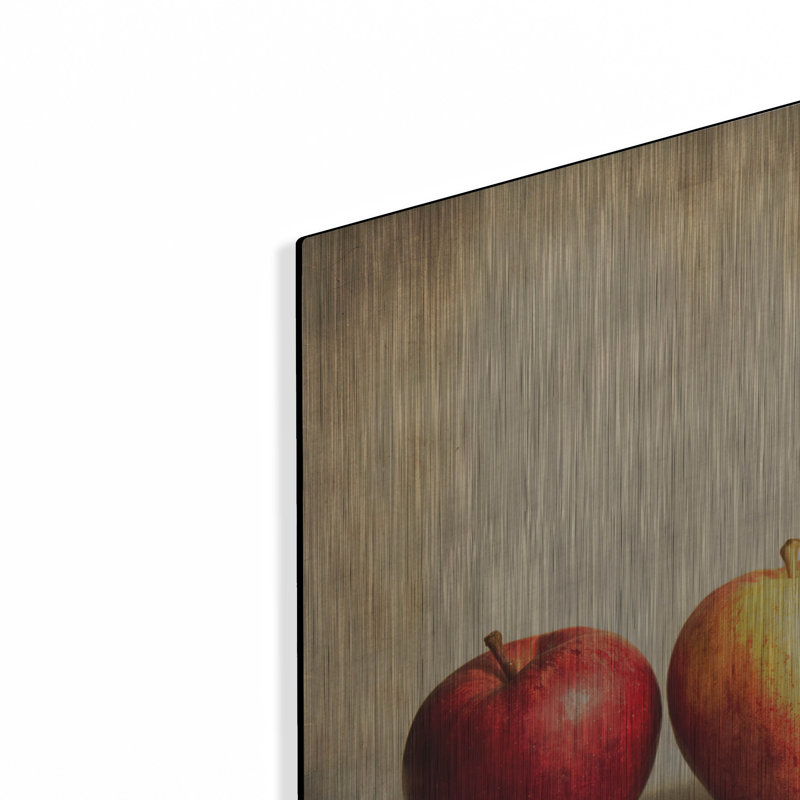 «Row Of Antique Fruit» par Tom Quartermaine, H 24 po x l 24 po