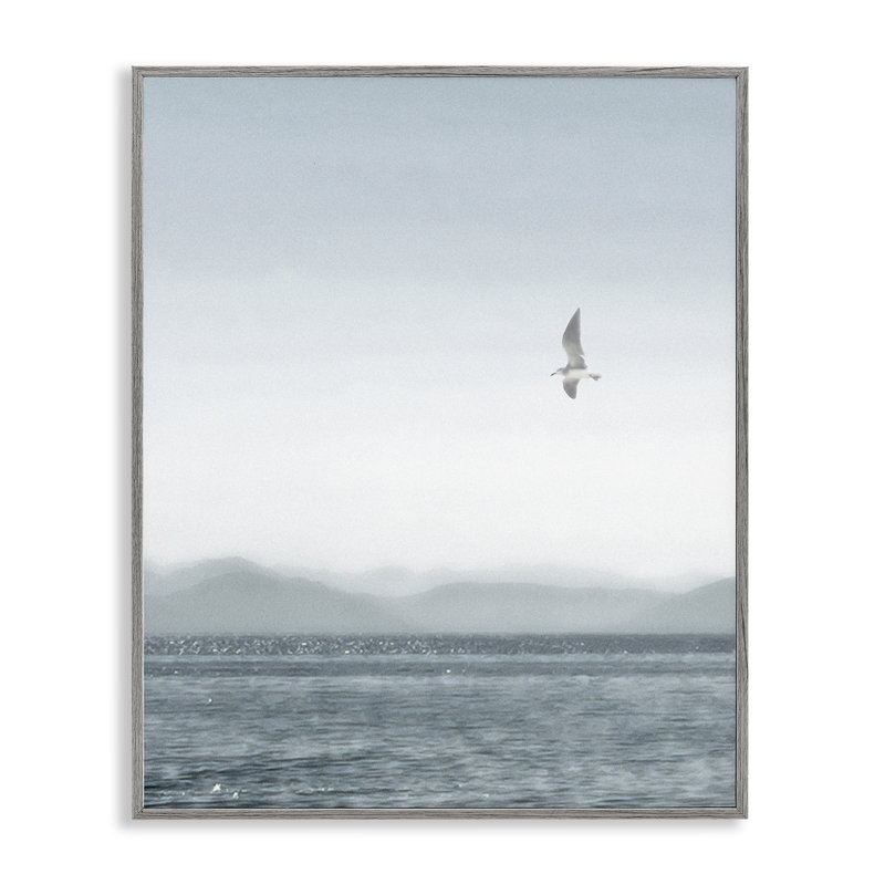 «Lone Gull over Sea», estampe numérique par Noah Bay, Estampe numérique Farmhouse, H 20 po x l 16 po