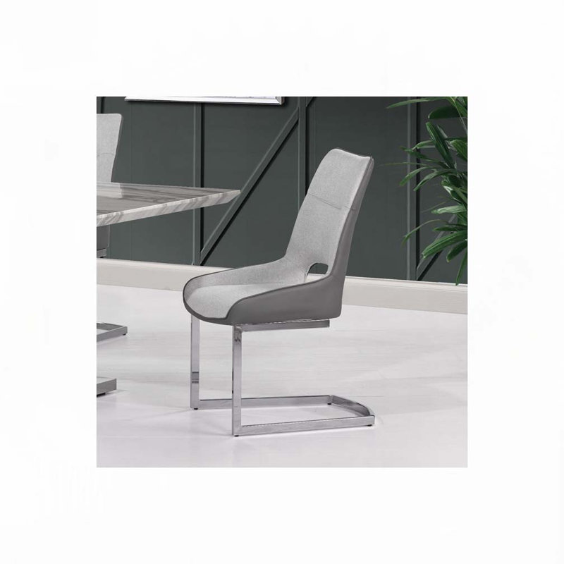 Chaise rembourrée avec pieds en métal