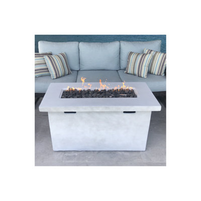 Foyer de table d'extérieur au propane en béton renforcé de fibres H 25 po x l 42 po