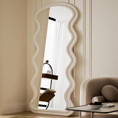 Miroir ondulé 71 po x 32 po pleine longueur, miroir de plancher en flanelle, grand miroir autoportant mural avec cadre enveloppé de flanelle pour la chambre à coucher et le salon, blanc