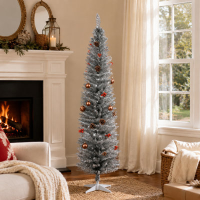 Sapin de Noël artificiel élancé de 2,13 m (7 pi) argenté, 499 extrémités de branches, non illuminé, avec support en plastique