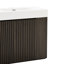 Meuble-lavabo en chêne fumé de 36 po avec conception cannelée, lavabo blanc, unités à deux portes autoportantes de style transitionnel, tablettes réglables, charnières silencieuses, convient aux salles de bain contemporaines