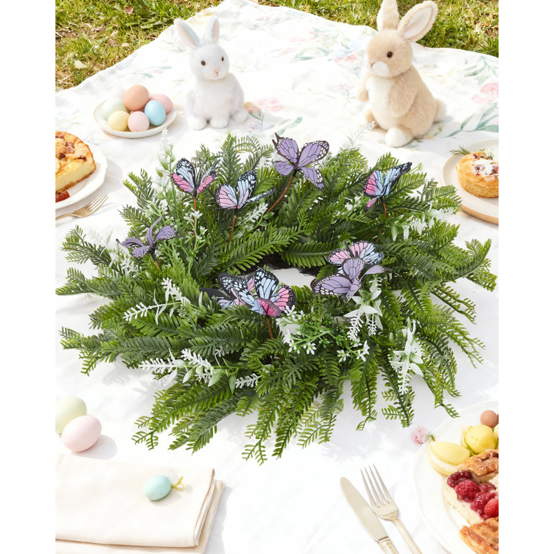 Couronne de printemps de 20 pouces avec verdure luxuriante et base en rotin pour la décoration intérieure