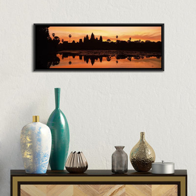 « silhouette of a temple, angkor hypoallergique, angkor, cambodge », reproduction de photo sur toile tendue
