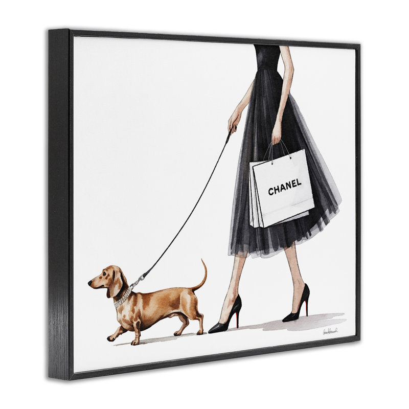 Glam Dog Walking Giclee, conception par Amanda Greenwood, H 11 po x l 14 po, Giclée noire de minuit encadrée