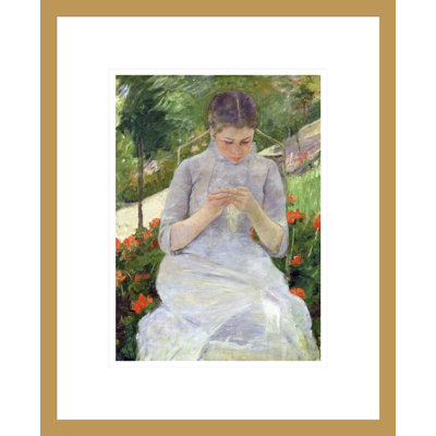 «Young Woman Sewing in the garden» par Mary Cassatt, impression giclée sur cadre