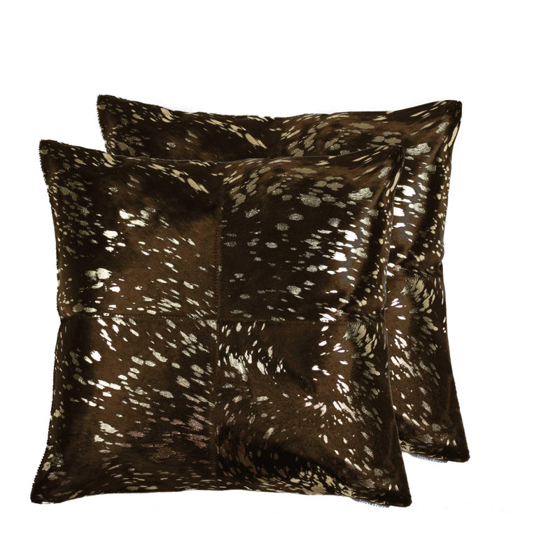 Ensemble de deux coussins décoratifs en cuir de vache 18 po chocolat et or