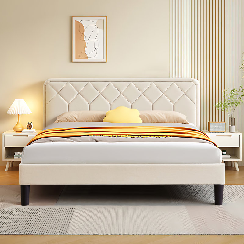 Structure de lit plateforme grand avec tête de lit tapissier en velours et support en lattes de bois, sommier à ressorts / pas de sommier nécessaire