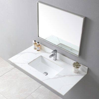 Élégant plateau de meuble-lavabo 43 x 22 de couleur or avec pierre frittée et lavabo en céramique d'excellente qualité