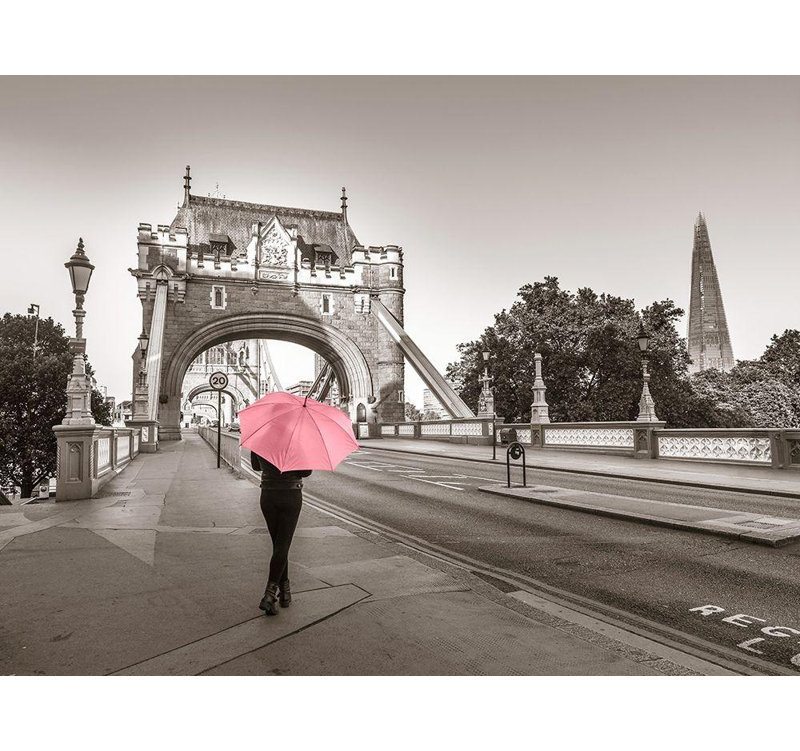 Red Barrel Studio® Frank, art sur toile tendue par la galerie Assaf: Dame au parapluie rose, Tower Bridge, Londres