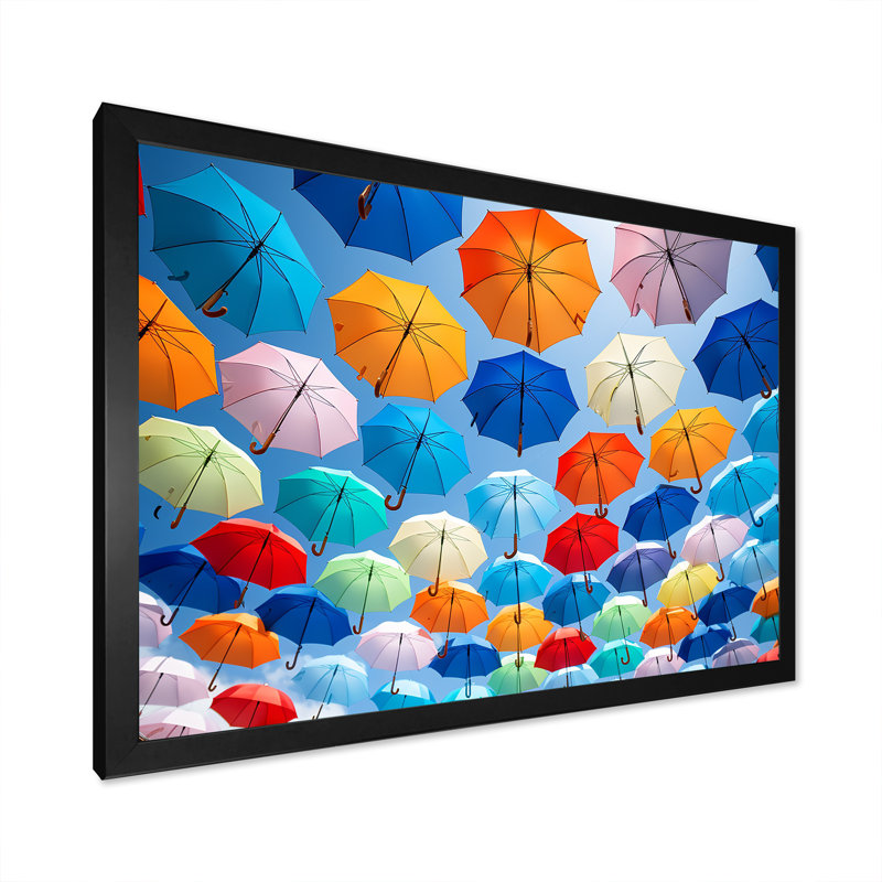 Rainbow Umbrellas Collage sur toile, H 24 po x l 32 po x P 1 po, Cadre simple noir