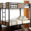 Lit superposé simple au-dessus industriel noir avec structure en métal, panneaux de bois et garnitures cloutées pour la chambre à coucher en finition, construction en bois
