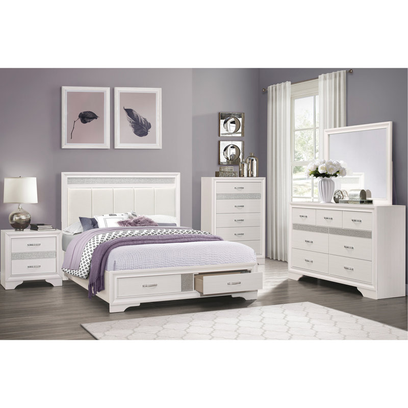 Grand lit moderne avec tête de lit tapissier en similicuir, rangement et tiroirs, style, finition blanche, accent de paillettes argentées, cadre de tête de lit plateforme en bois, pièce de chambre à coucher