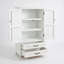 Grande armoire de rangement multifonctionnelle blanche et naturelle avec détails sculptés