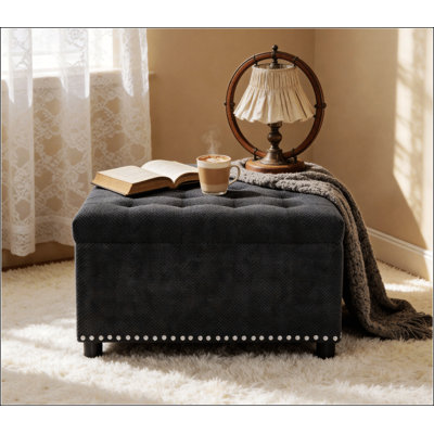 Repose-pieds capitonné polyvalent avec garniture cloutée, parfait pour les petits espaces et la décoration intérieure