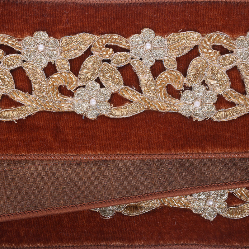 4" x 5yd Mocha Velvet Wired Ribbon with Beaded Center. Mocha Dupion Backing. Measuring 4 inches in width and 5 yards in length, it's perfect for a variety of festive projects.