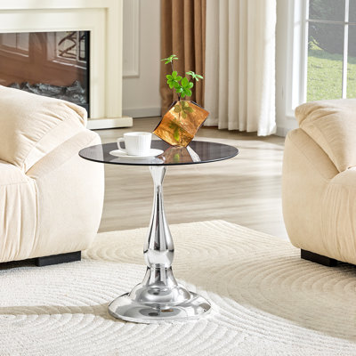 Petite table d'appoint en métal avec finition grain de bois et plateau en verre trempé, parfaite pour les salons et les chambres