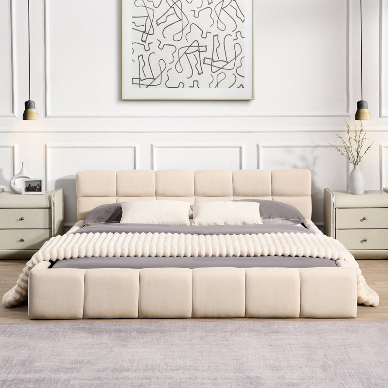 Élégant cadre de grand lit tapissier en chenille beige avec un design en damier pour une mise à niveau de la chambre à coucher dans un décor moderne et confortable