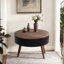 La table basse ronde de 31,5 pouces avec fonction de rangement, avec un plateau gravé, est une table à boissons idéale pour les petits espaces, servant de table d'appoint de style moderne convenant aux salons.