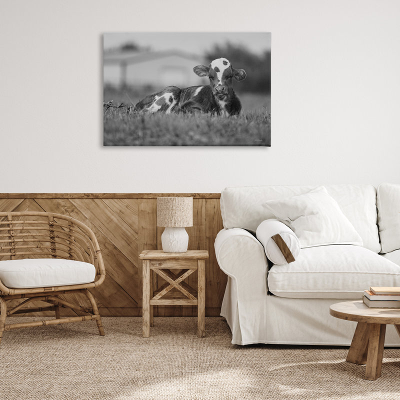 «Resting Cow in Grass» par Dakota Diener, H 20 po x l 30 po