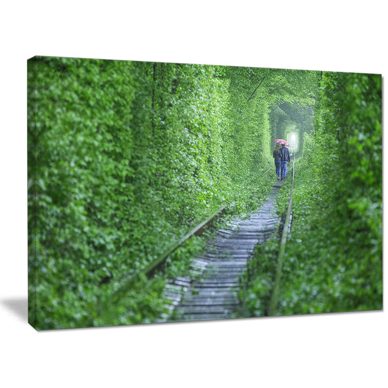 « couple à l’intérieur du tunnel », reproduction de photo sur toile tendue, H 30 po x l 40 po x P 1 po