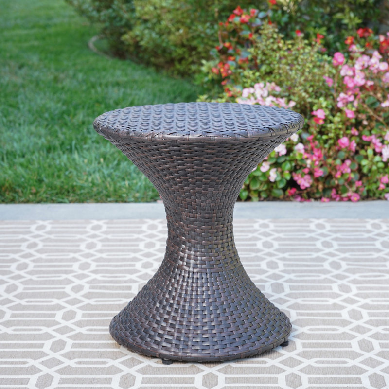 Table multi pour l'extérieur - 16 po, transformant la cour arrière et le côté du patio de 16 po pour créer un environnement relaxant
