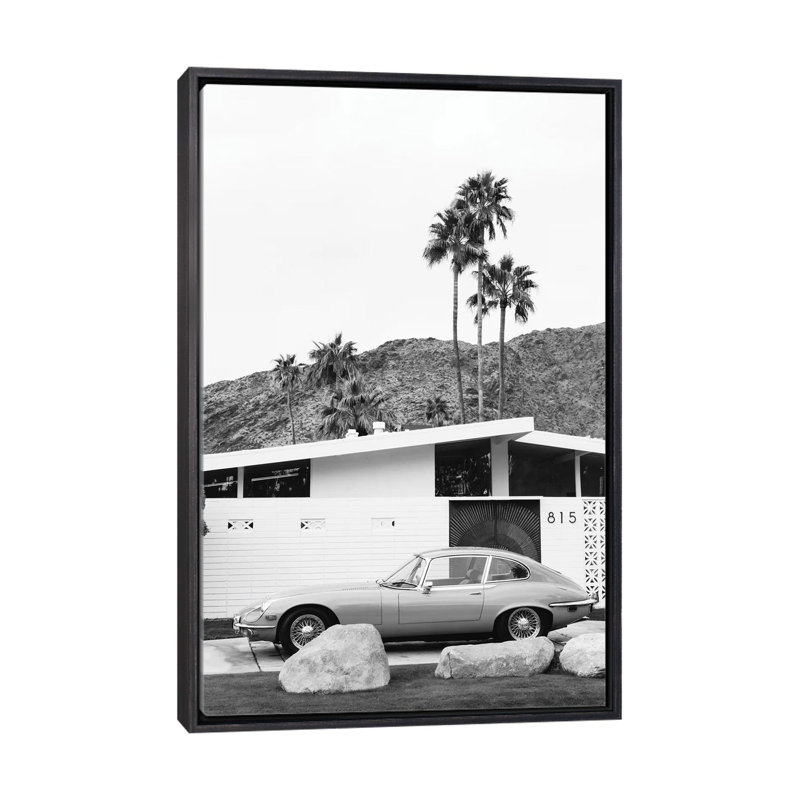 «Palm Springs Ride II» par Bethany Young - reproduction de photo, H 40 po x l 26 po x P 1,5 po, Toile avec cadre noir patiné