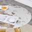 de table ronde de 4 pouces avec plateau en pierre brûlante à motif blanc et pieds en acier inoxydable doré - pour 2, 4 ou 6 personnes