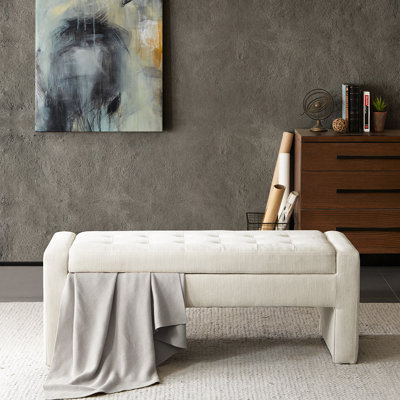 Banc de rangement rembourré crème avec capitonnage élégant et couvercle à fermeture douce pratique