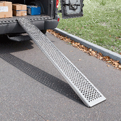Rampe antidérapante en aluminium de 6,5 pi avec capacité de 440 lb pour les portes et les scooters