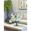 Arrangement delphinium et papillon magnolia