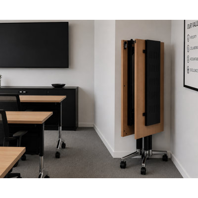 Tables de formation mobiles et chaises de travail gigognes commerciales avec alimentation intégrée | Tables de formation gigognes pliantes 80" | Roulettes verrouillables | Mobilier pour salles de conférence et salles de classe | Hêtre | 16 places