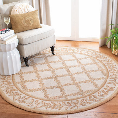 Jonsson Hand Hooked Wool Pile Floral Rug