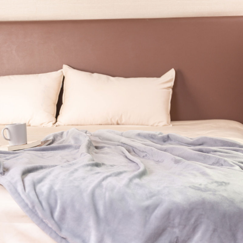 Feldt Heated Blanket, Grey