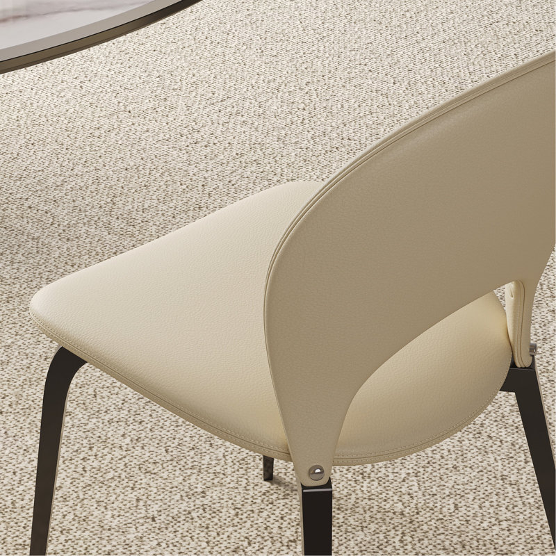 Chaises modernes en cuir synthétique avec pieds en métal - pour un confort accru