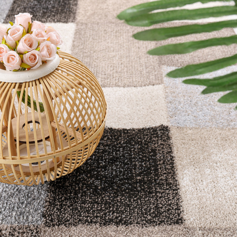 Checkered Area Rug in Patchwork Style in Beige and Grey, Rectangle 6'7" x 9'2"