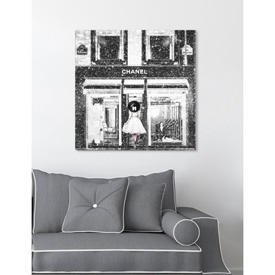 " Queen Of The Store Noir "