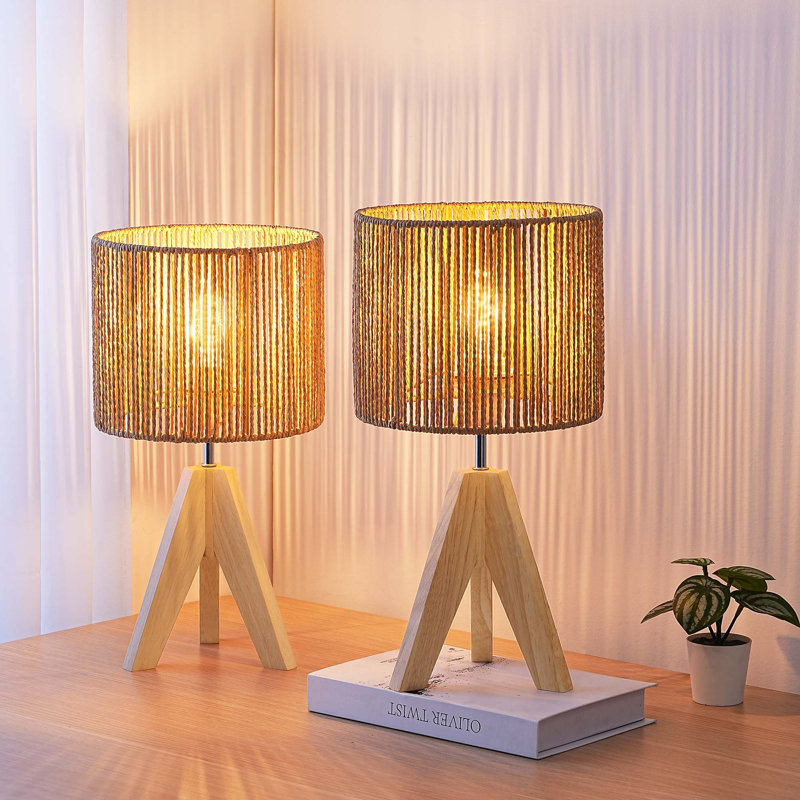 Lampe de table à trépied en bois massif avec abat-jour Aurion
