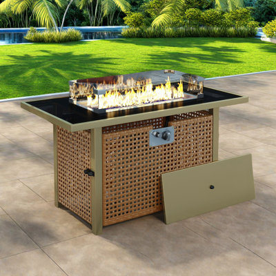 Foyer de table au propane avec pare-vent en verre et osier à motif de panier ouvert