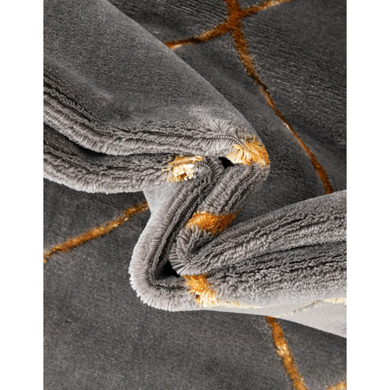 Tapis à carreaux gris et or Latitude Run® Novica, Rectangle 4 pi 1 po x 6 pi 1 po