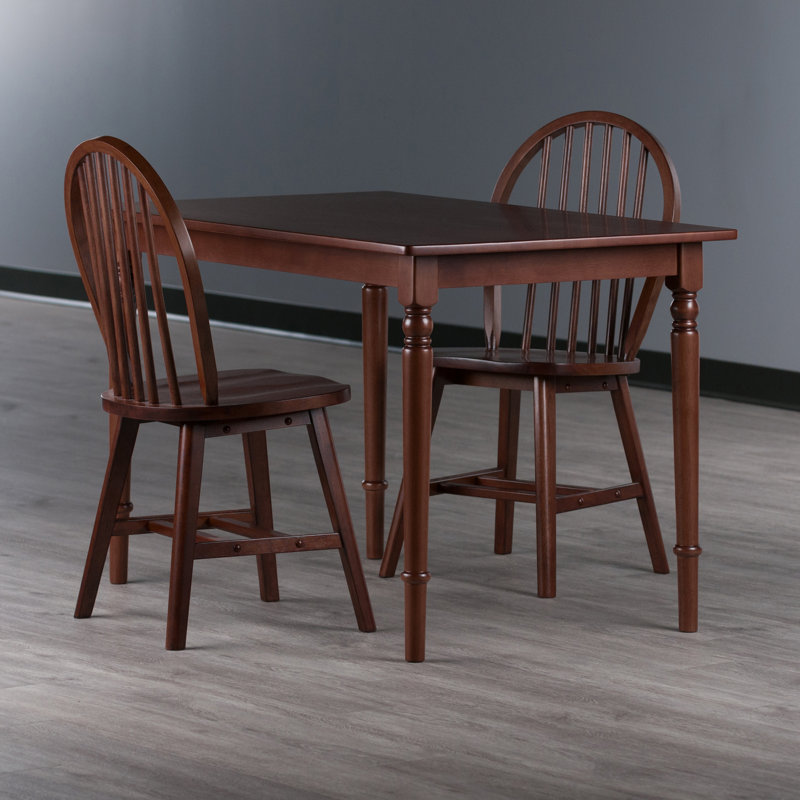 Table de salle à manger Gailann avec chaises Windsor, noyer, 3 pièces: table, 2 chaises