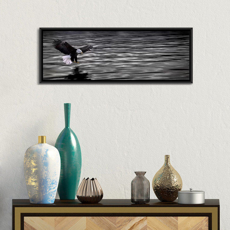 «Eagle over Water», reproduction de photo sur toile, H 20 po x l 60 po x P 1,5 po, Toile avec cadre noir