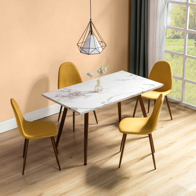 Ensemble de salle à manger 5 pièces Ireta avec table rectangulaire et chaises moutarde