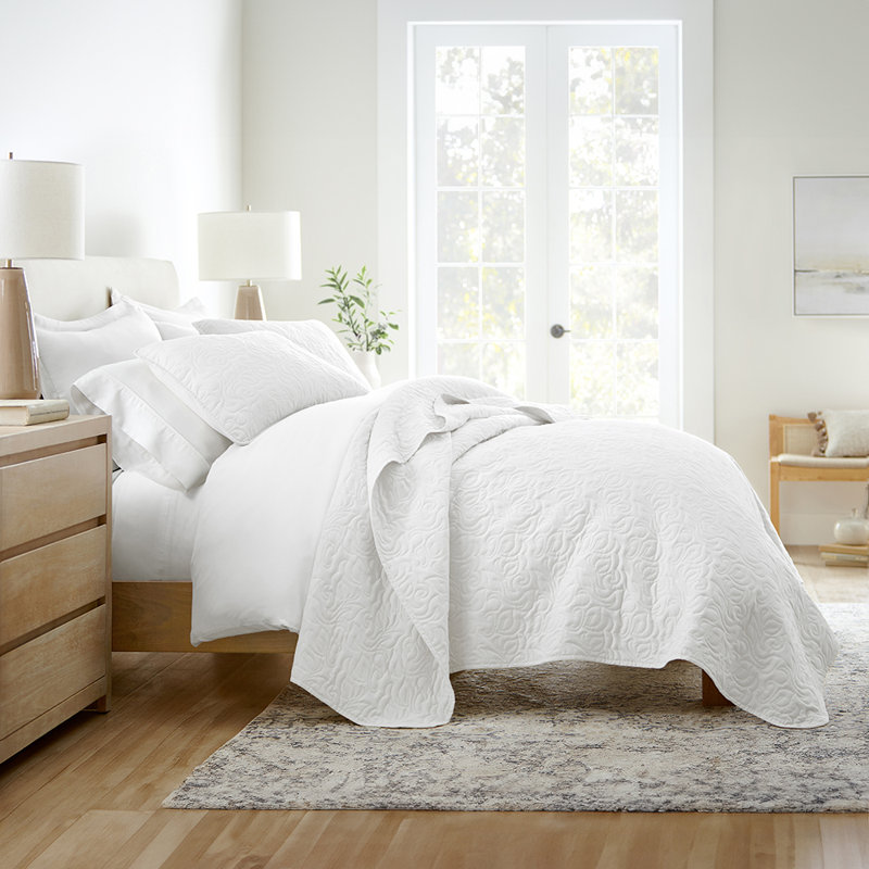 White Microfiber Twin Reversible Quilt Set