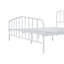 Lit double en métal blanc contemporain, prêt à accueillir un matelas