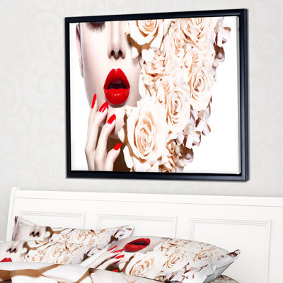 « mode sexy femme avec fleurs » Sensual